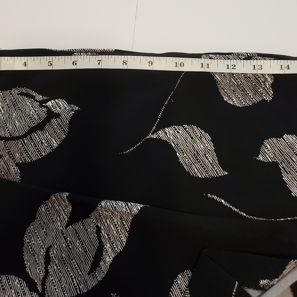 Ann Taylor Factory EUC flowy single pleat shorts 12 - Picture 8 of 10